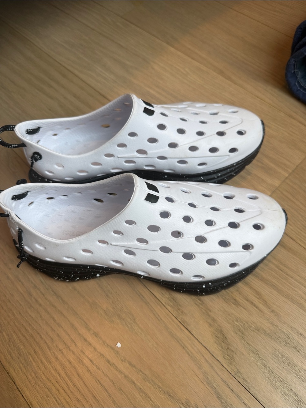 Kids Breathable White Water Shoes with Speckled Black Sole